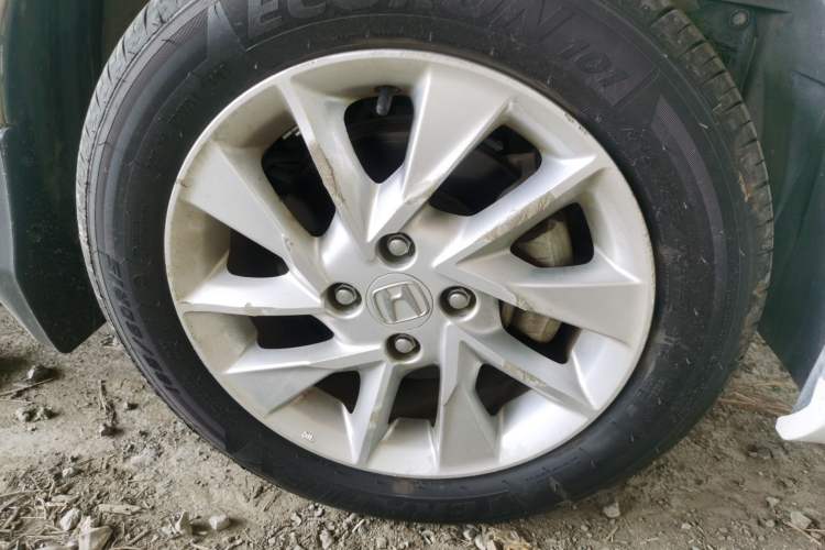 Used Honda Gienia 2017 1.5L CVT Classic Edition Right Front Wheel Hub