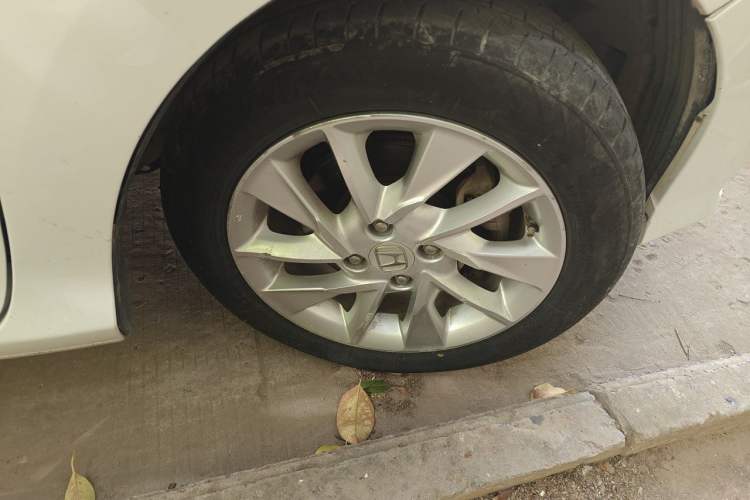Used Honda Gienia 2017 1.5L CVT Classic Edition Right Front Wheel Hub