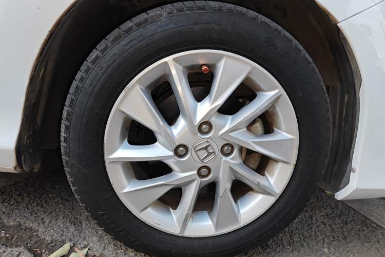 Used Honda Gienia 2017 1.5L CVT Classic Edition Right Front Wheel Hub