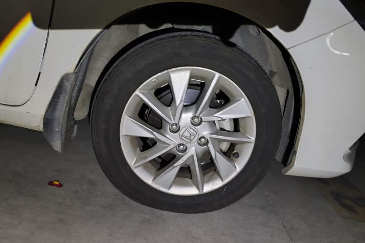 Used Honda Gienia 2017 1.5L CVT Classic Edition Right Front Wheel Hub