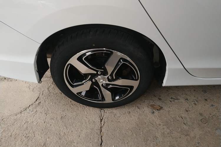 Used Honda Gienia 2017 1.5L CVT Luxury Edition Right Rear Wheel Hub