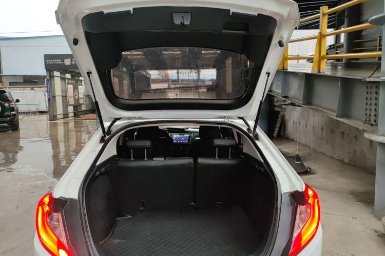 Used Honda Gienia 2017 1.5L CVT Classic Edition Trunk