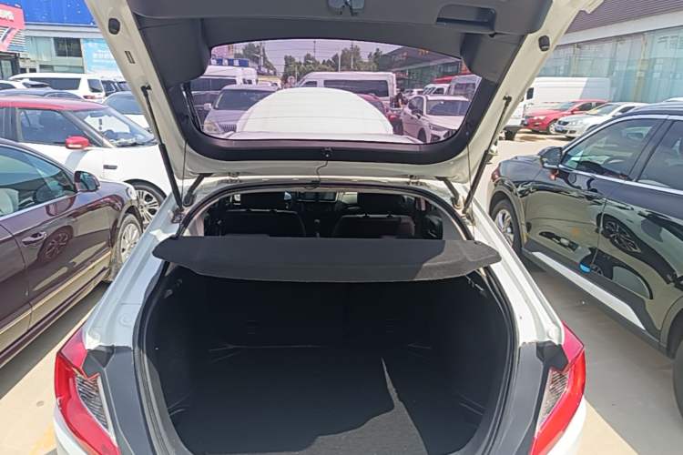 Used Honda Gienia 2017 1.5L CVT Classic Edition Trunk
