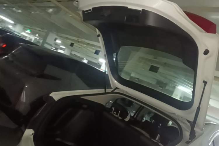 Used Honda Gienia 2017 1.5L CVT Classic Edition Trunk