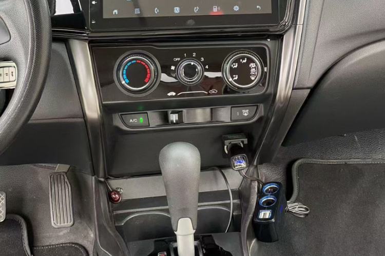 Used Honda Greiz 2016 1.5L CVT Classic Edition Interior 4
