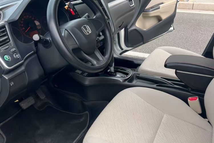 Used Honda Greiz 2016 1.5L CVT Classic Edition Interior 5