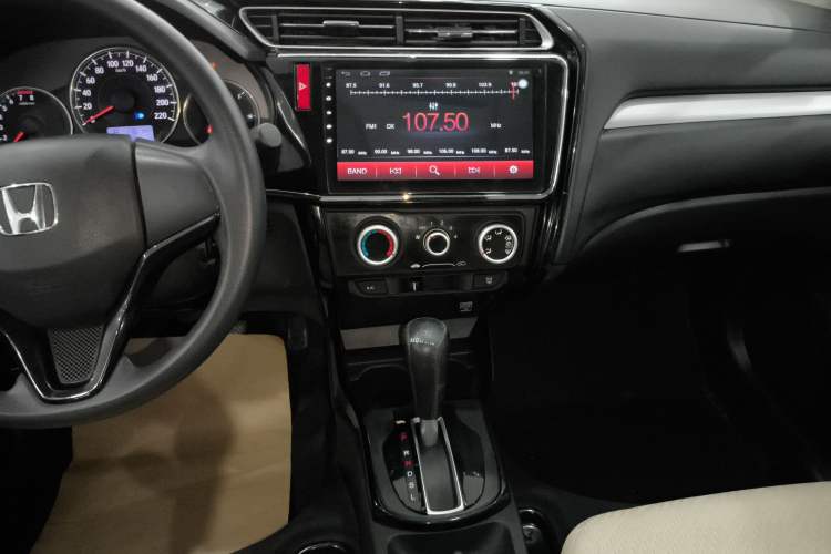 Used Honda Greiz 2016 1.5L CVT Comfort Version Audio And AC Panel