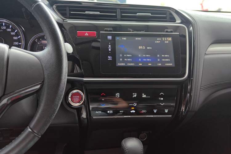 Used Honda Greiz 2016 1.5L CVT Luxury Edition Audio And AC Panel