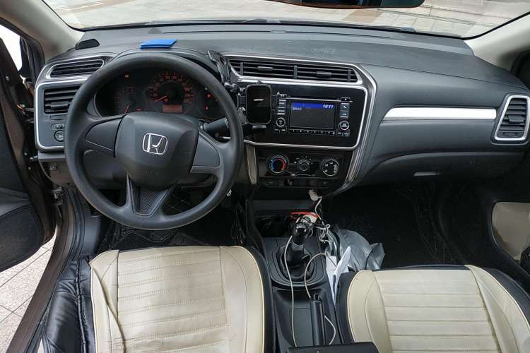 Used Honda Greiz 2016 1.5L Manual Classic Edition Center Console