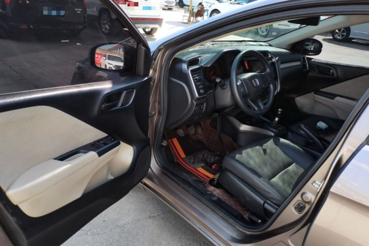Used Honda Greiz 2016 1.5L Manual Classic Edition Driver Seat