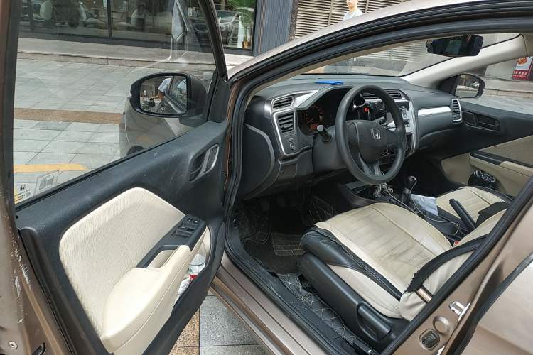 Used Honda Greiz 2016 1.5L Manual Classic Edition Driver Seat