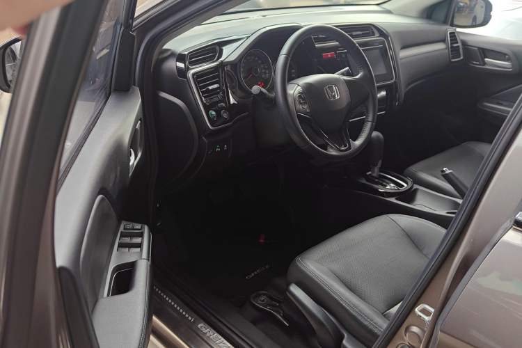 Used Honda Greiz 2016 1.5L CVT Luxury Edition Driver Seat