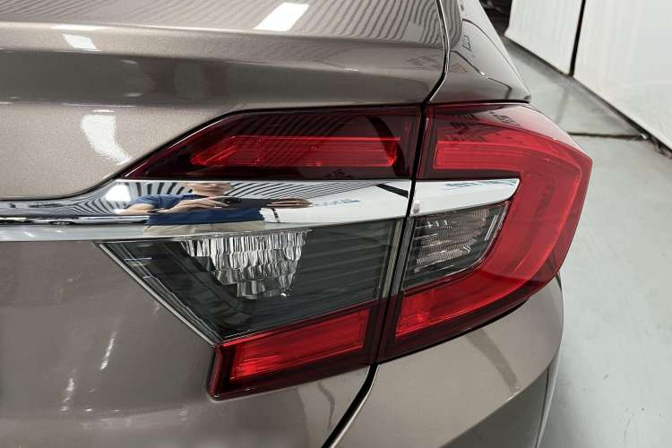 Used Honda Greiz 2016 1.5L CVT Classic Edition Exterior 6