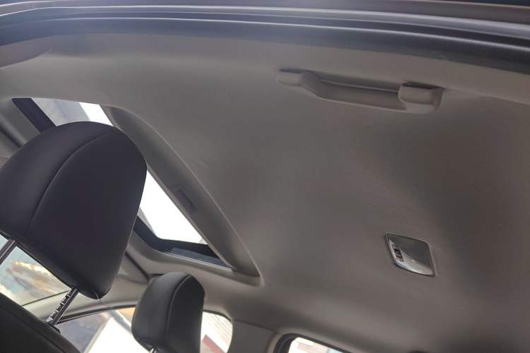 Used Honda Greiz 2016 1.5L CVT Luxury Edition Headliner