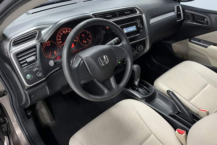 Used Honda Greiz 2016 1.5L CVT Classic Edition Interior 2