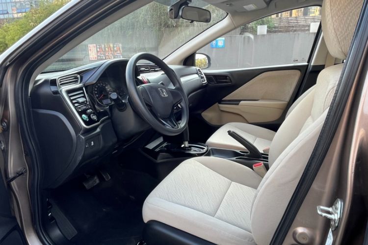 Used Honda Greiz 2016 1.5L CVT Comfort Version Interior 2