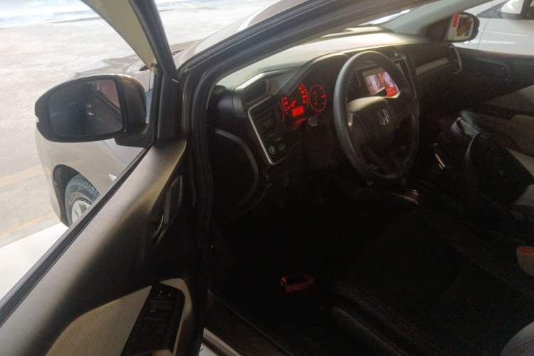 Used Honda Greiz 2016 1.5L CVT Classic Edition Interior 3