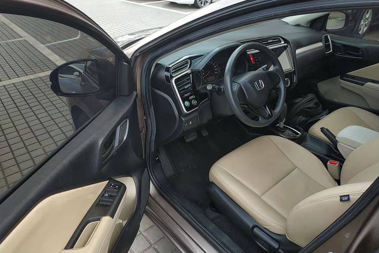 Used Honda Greiz 2016 1.5L CVT Comfort Version Interior 3