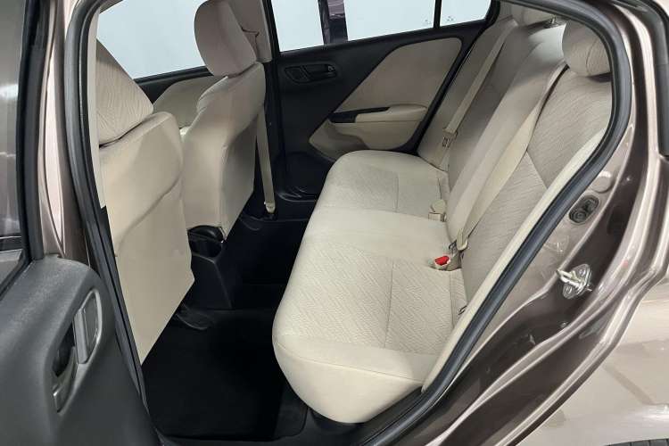 Used Honda Greiz 2016 1.5L CVT Classic Edition Interior 3