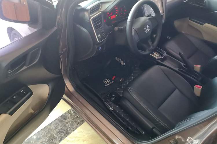 Used Honda Greiz 2016 1.5L CVT Classic Edition Interior 3