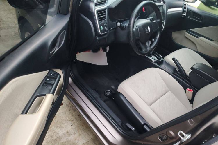 Used Honda Greiz 2016 1.5L CVT Classic Edition Interior 4