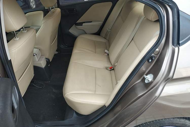 Used Honda Greiz 2016 1.5L CVT Comfort Version Interior 4