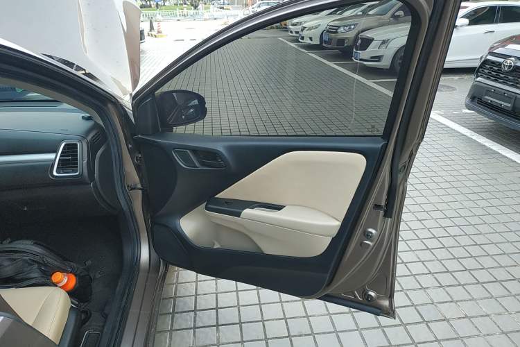 Used Honda Greiz 2016 1.5L CVT Comfort Version Interior 5