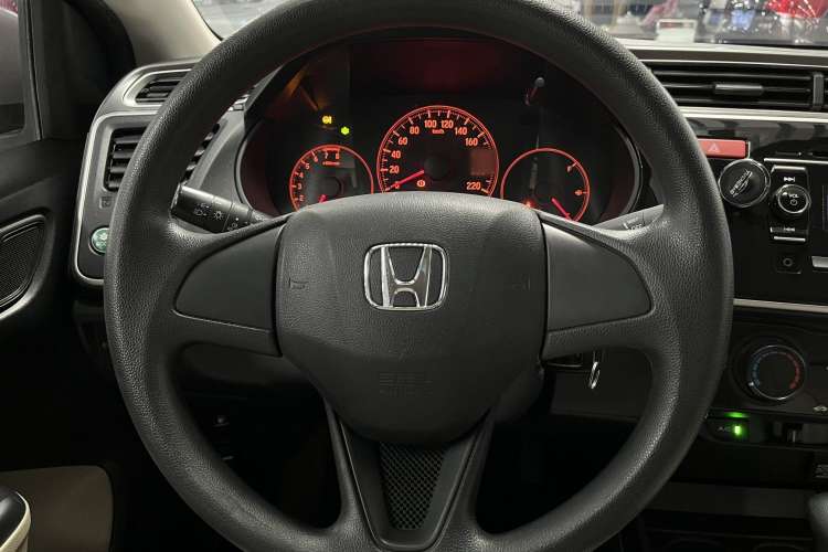 Used Honda Greiz 2016 1.5L CVT Classic Edition Interior 5