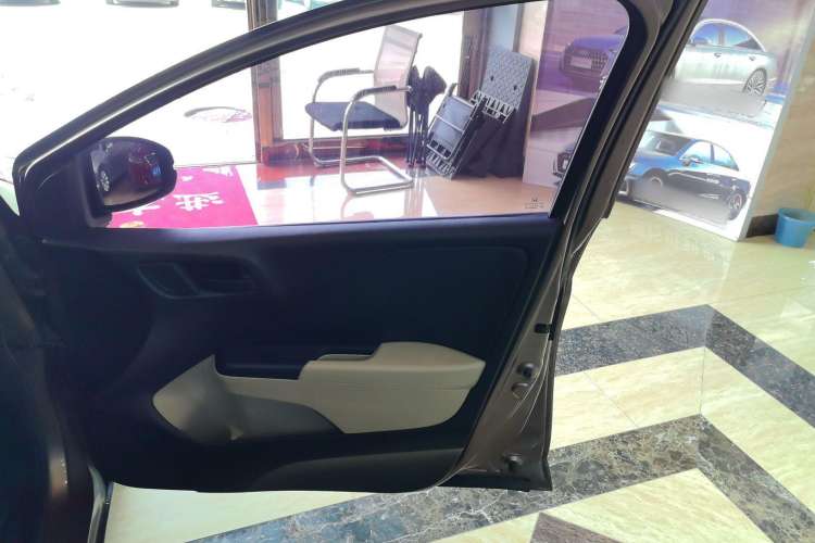 Used Honda Greiz 2016 1.5L CVT Classic Edition Interior 5