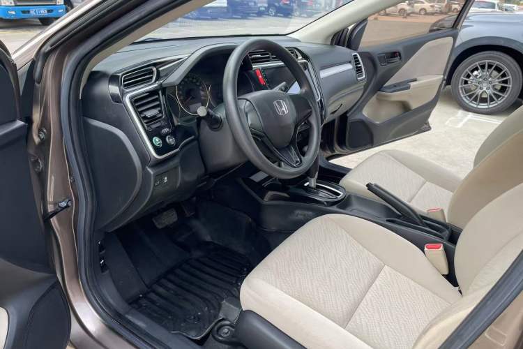 Used Honda Greiz 2016 1.5L CVT Comfort Version Interior 6