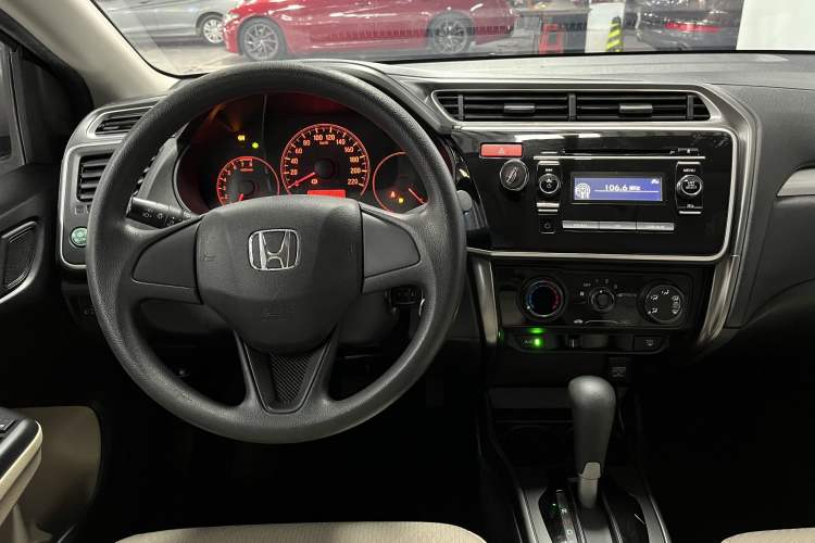 Used Honda Greiz 2016 1.5L CVT Classic Edition Interior 6