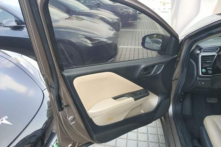 Used Honda Greiz 2016 1.5L CVT Comfort Version Interior 7