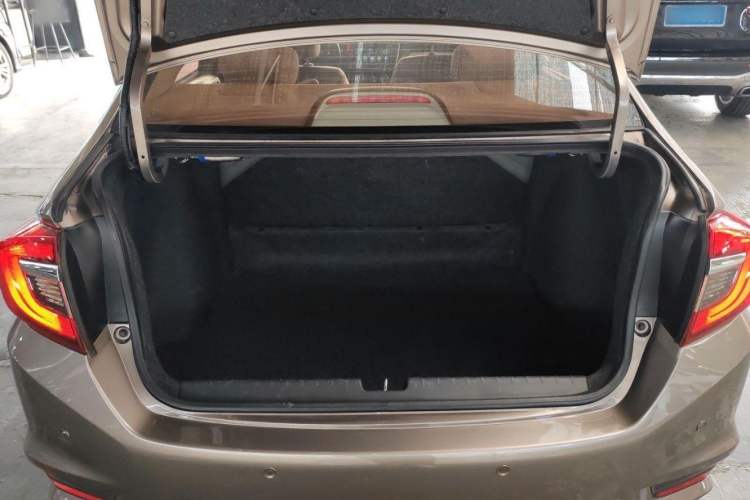 Used Honda Greiz 2016 1.5L CVT Comfort Version Interior 8