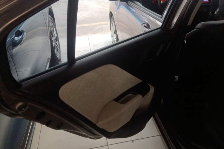 Used Honda Greiz 2016 1.5L CVT Classic Edition Interior 8