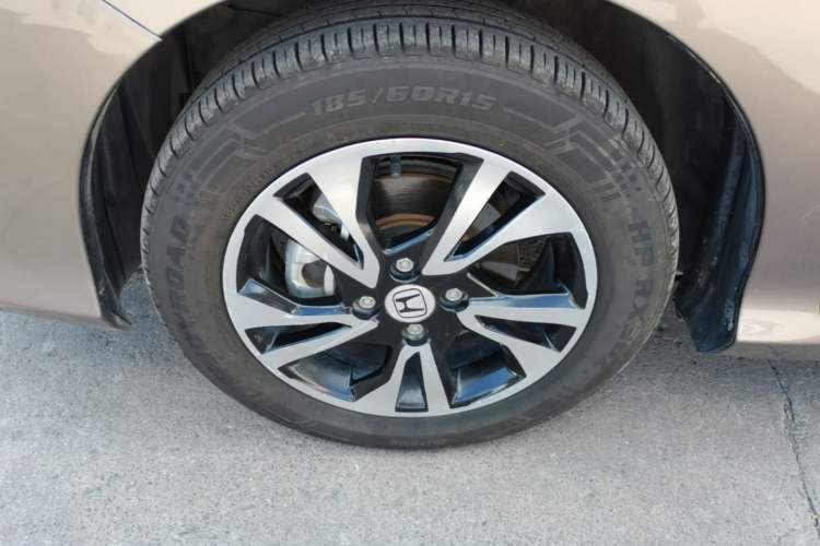 Used Honda Greiz 2016 1.5L Manual Classic Edition Left Front Wheel Hub