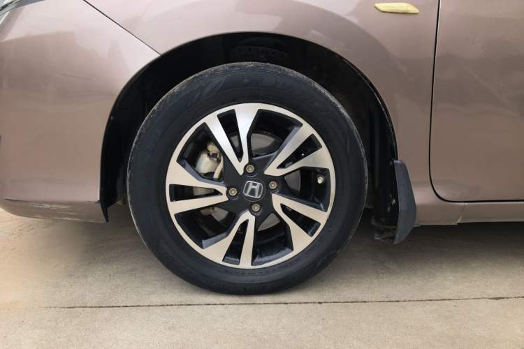 Used Honda Greiz 2016 1.5L Manual Classic Edition Left Front Wheel Hub