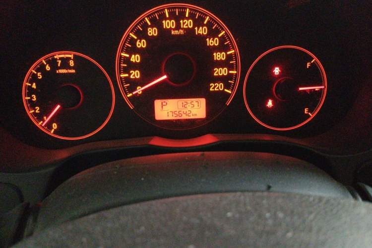Used Honda Greiz 2016 1.5L CVT Classic Edition Odometer Close Up