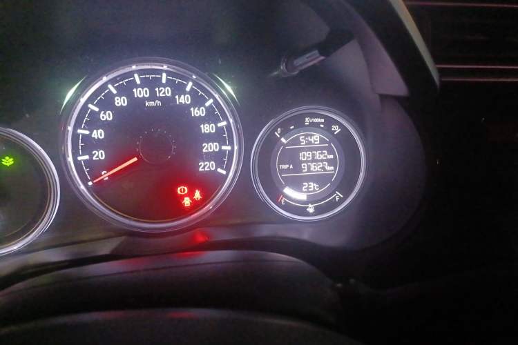 Used Honda Greiz 2016 1.5L CVT Luxury Edition Odometer Close Up