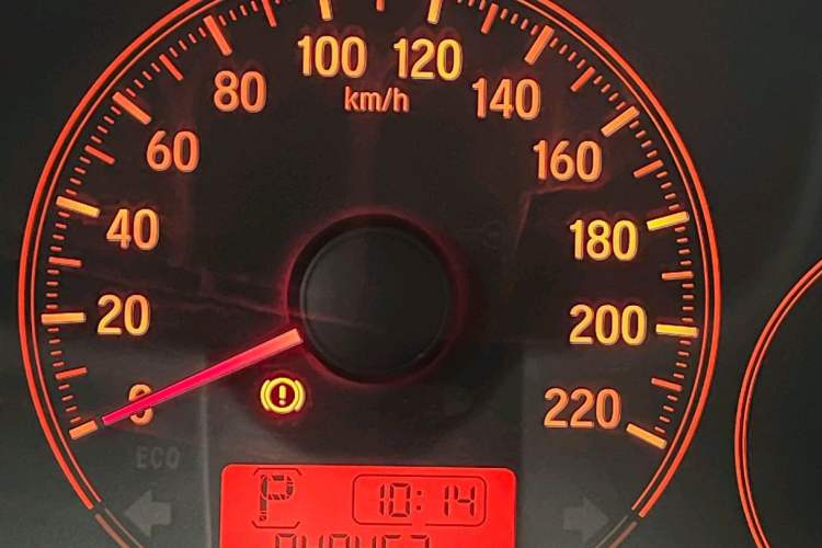 Used Honda Greiz 2016 1.5L CVT Classic Edition Odometer Close Up