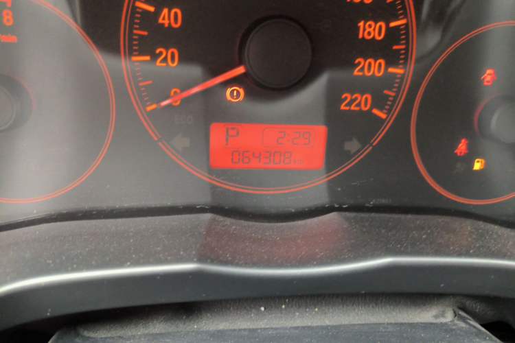 Used Honda Greiz 2016 1.5L CVT Classic Edition Odometer Close Up