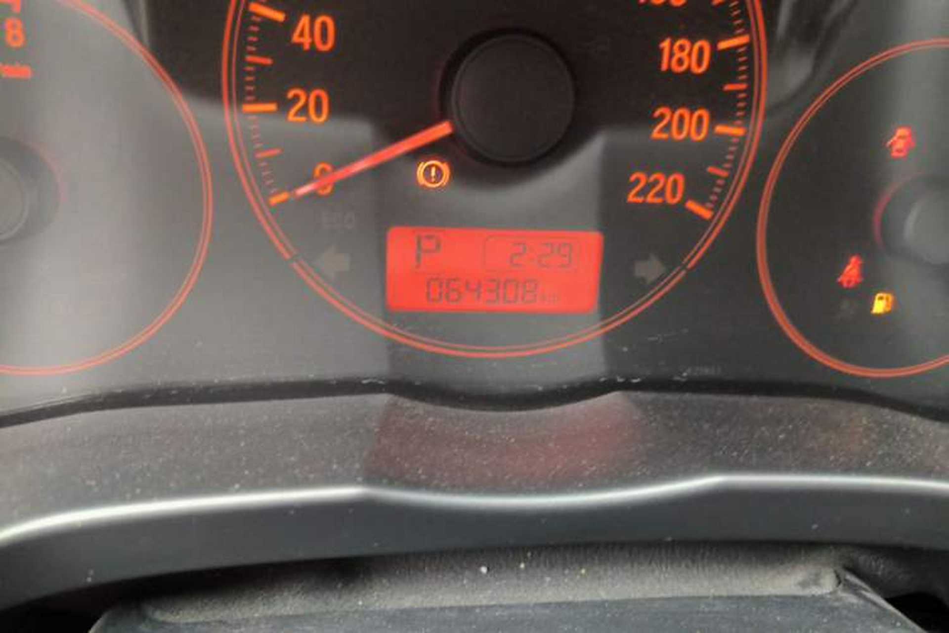 Used Honda Greiz 2016 1.5L CVT Classic Edition Odometer Close Up