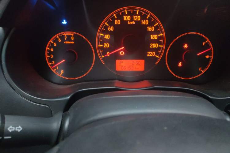 Used Honda Greiz 2016 1.5L CVT Classic Edition Odometer Close Up