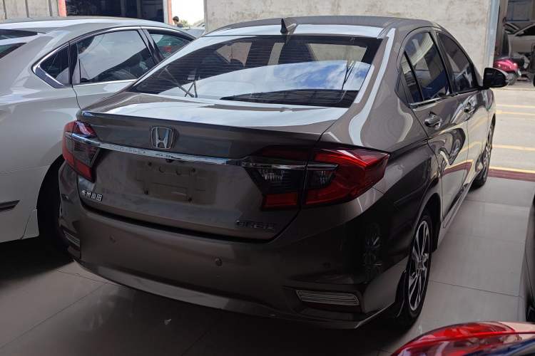 Used Honda Greiz 2016 1.5L CVT Luxury Edition Rear Right 45 Deg