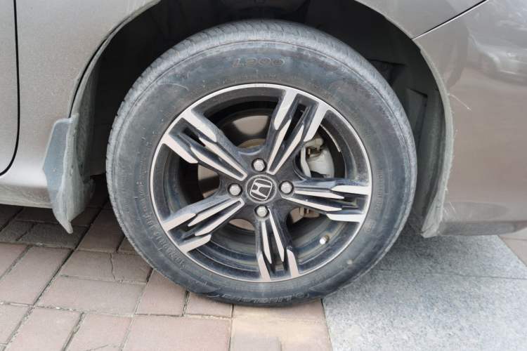 Used Honda Greiz 2016 1.5L Manual Classic Edition Right Front Wheel Hub