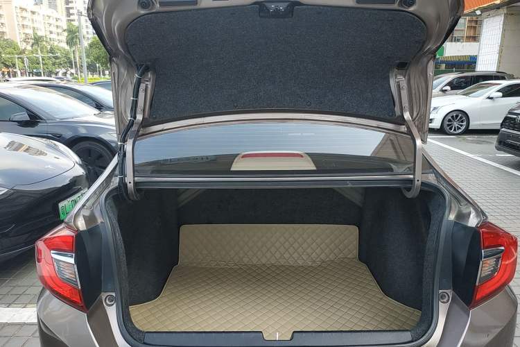 Used Honda Greiz 2016 1.5L CVT Comfort Version Trunk