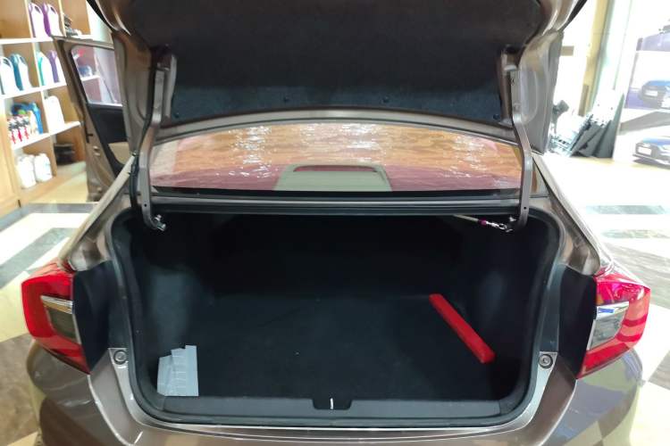 Used Honda Greiz 2016 1.5L CVT Classic Edition Trunk