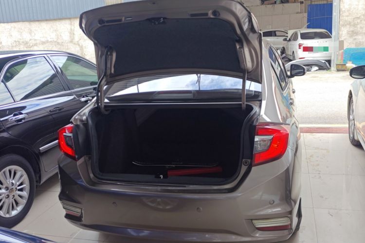 Used Honda Greiz 2016 1.5L CVT Luxury Edition Trunk