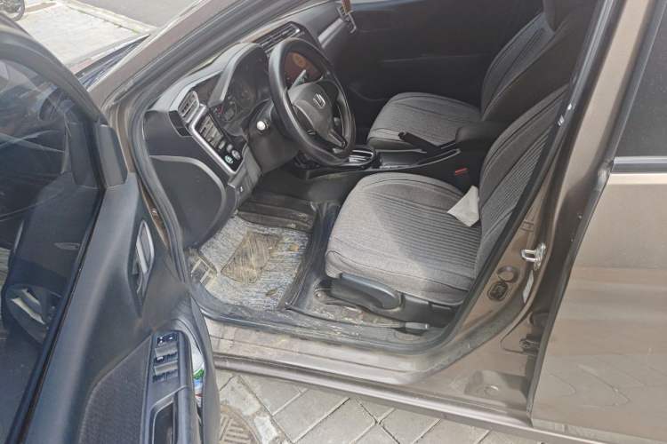 Used Honda Greiz 2016 1.5L CVT Fashion Edition Driver Seat