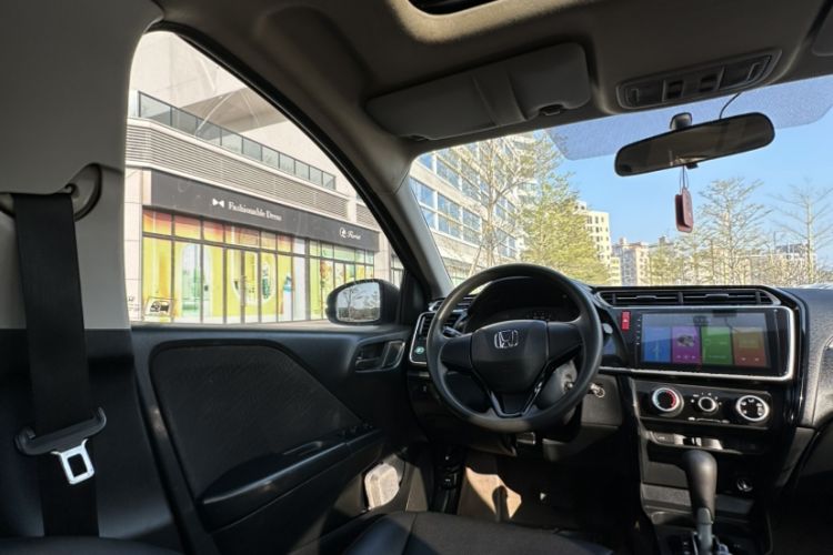 Used Honda Greiz 2016 1.5L CVT Fashion Edition Interior 4