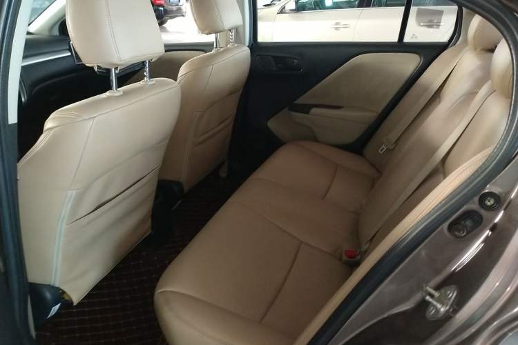 Used Honda Greiz 2016 1.5L CVT Classic Edition Interior 4